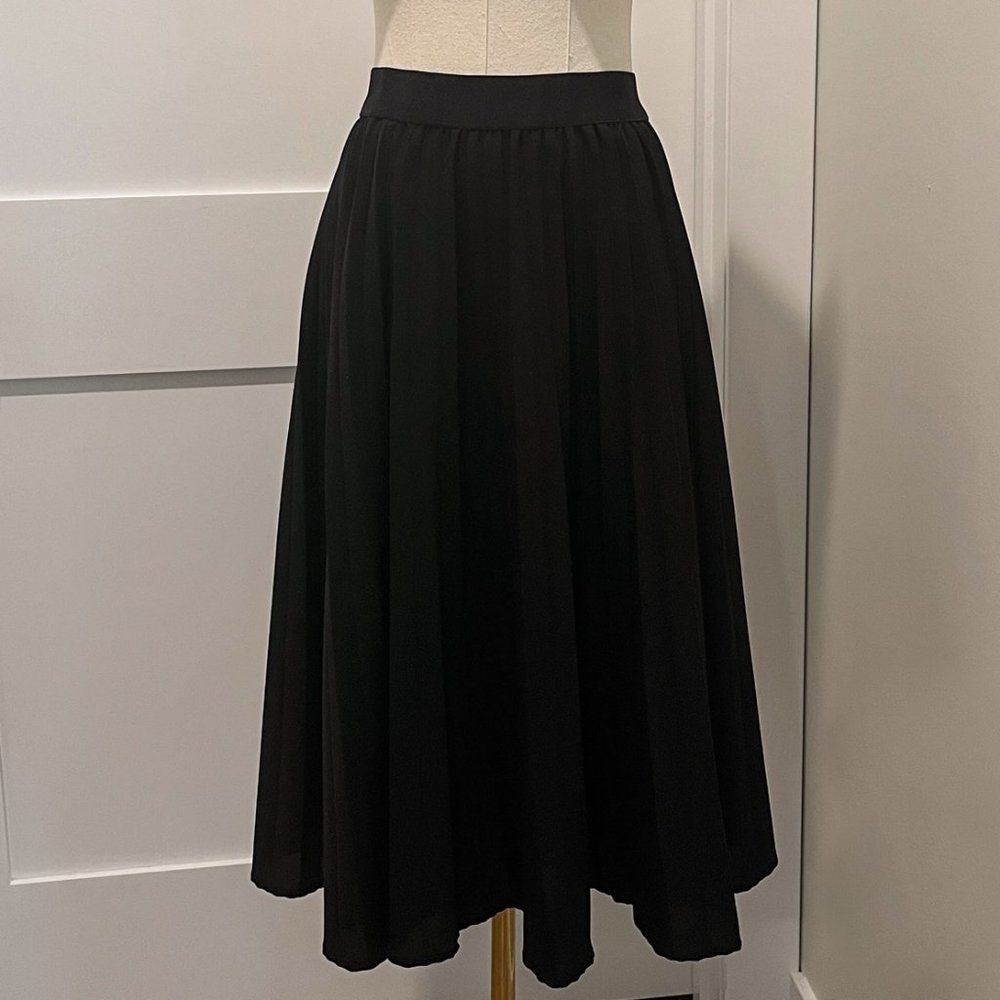 Pleated A-line skirt